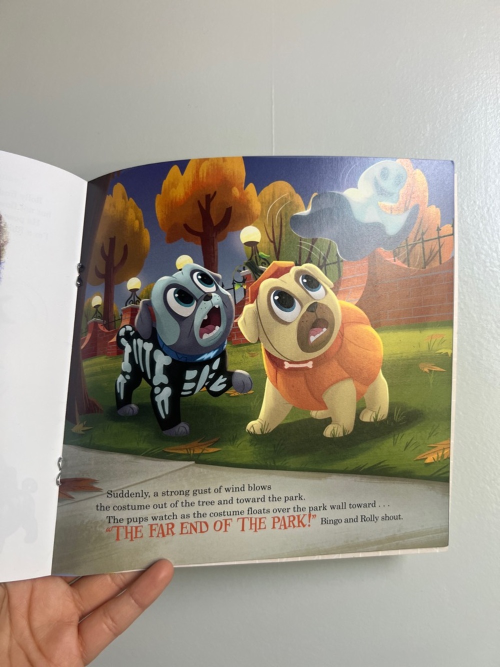 Disney Puppy Dog Pals Haunted Howl-oween Book - Picture 5 of 5